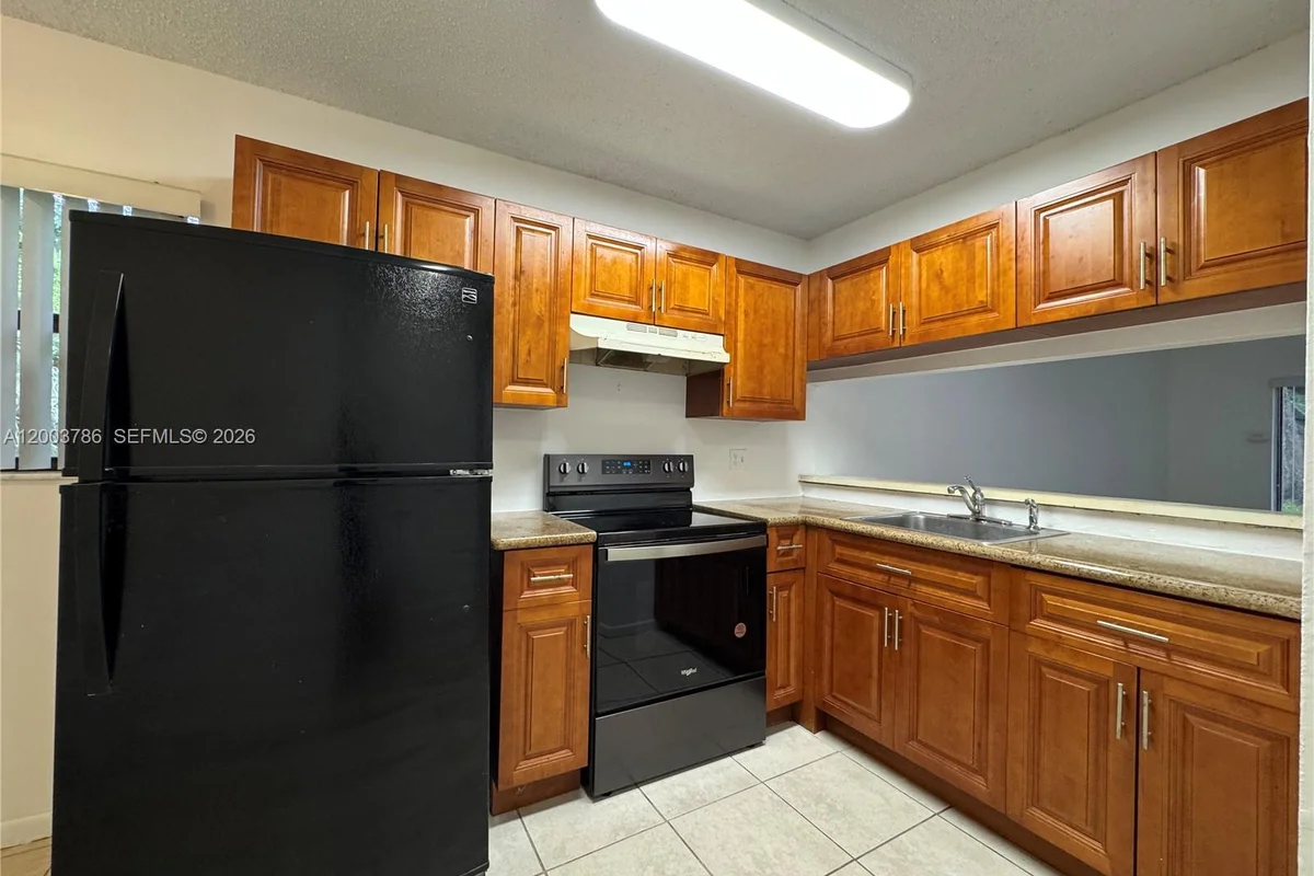 4033 Lakeside Dr, Tamarac: photo 1 of 33