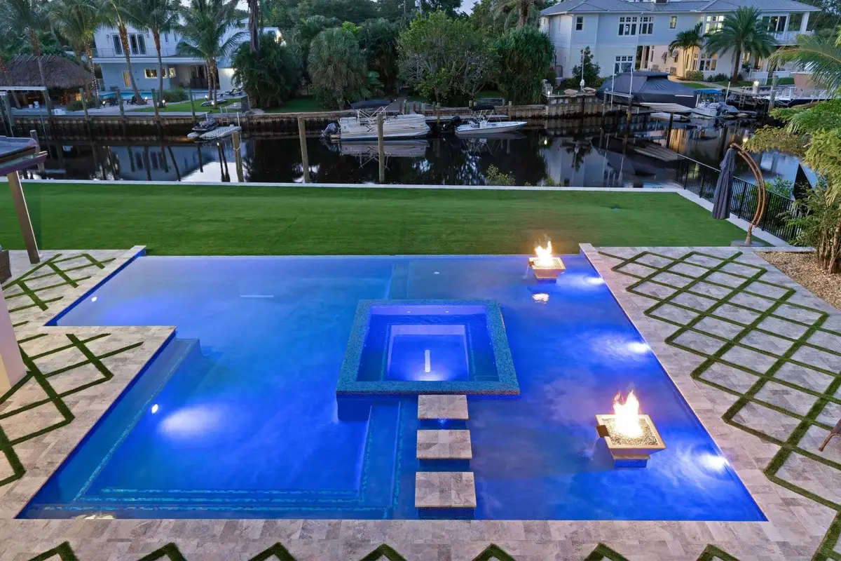 261 Old Jupiter Beach Rd, Jupiter: photo 1 of 97