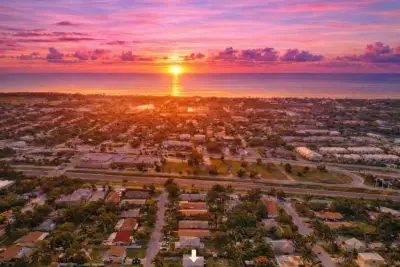 250 NE 13th St, Delray Beach: photo 1 of 24