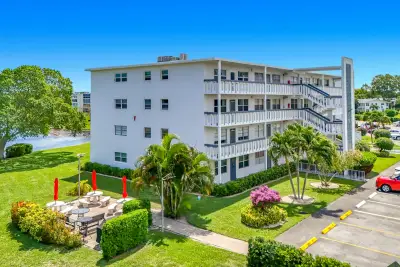2114 Oakridge V, Deerfield Beach: photo 1 of 26