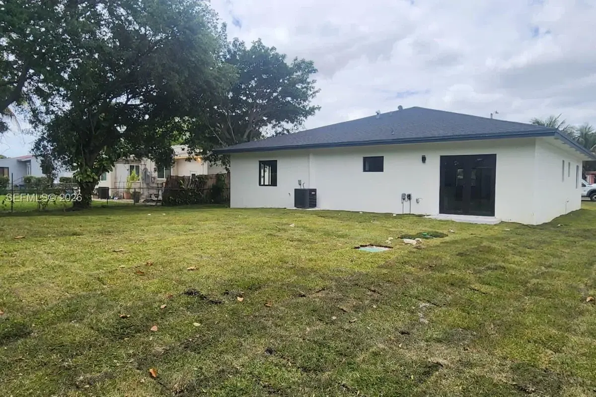 House in North Miami Beach: photo 1 of 7