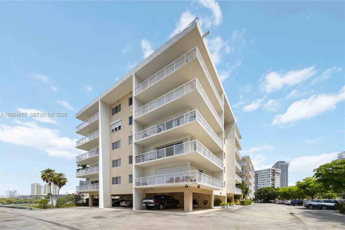 126 Golden Isles Dr #32A, Hallandale Beach: photo 1 of 28