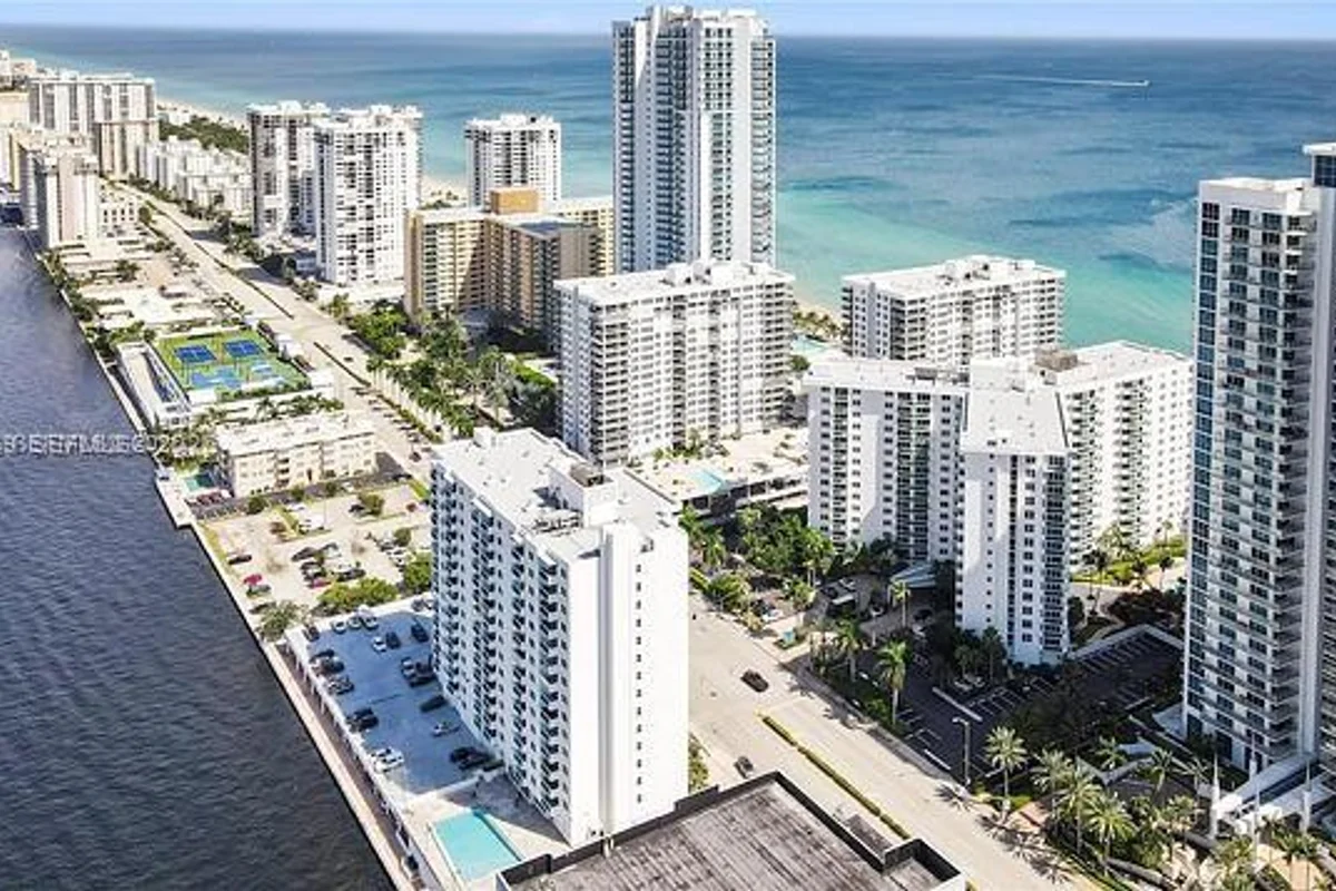 3000 S Ocean Dr #414, Hollywood: photo 1 of 17