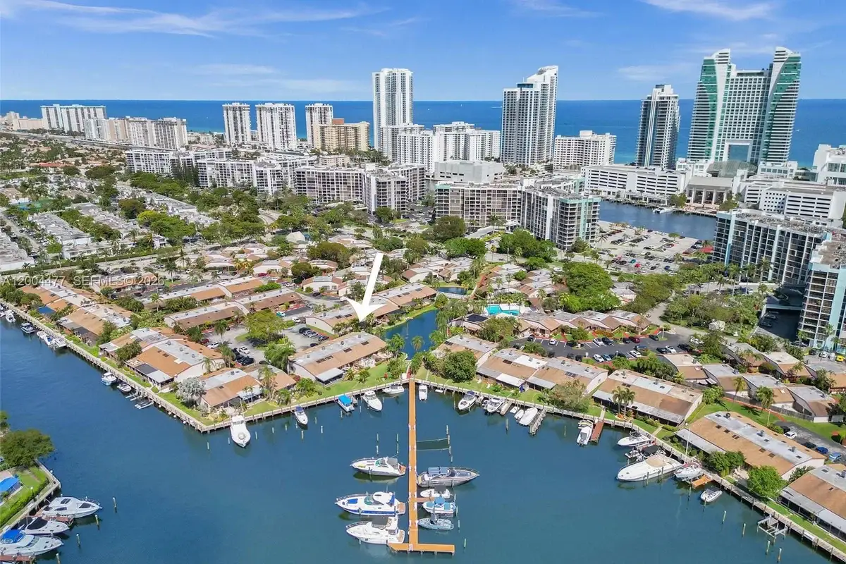 2667 S Parkview Dr, Hallandale Beach: photo 1 of 42