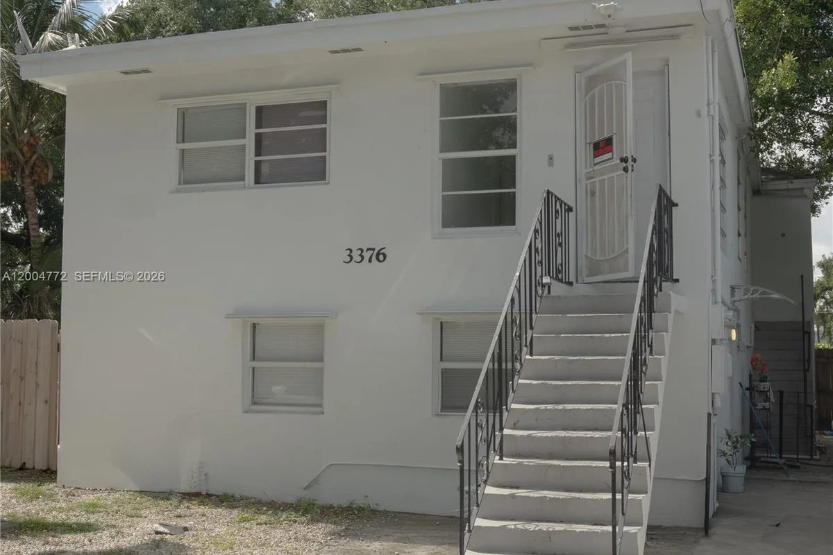 3376 NW 49th St, Miami: photo 1 of 18