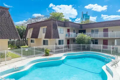 4524 SW 54th St #501-W, Dania Beach: photo 1 of 33