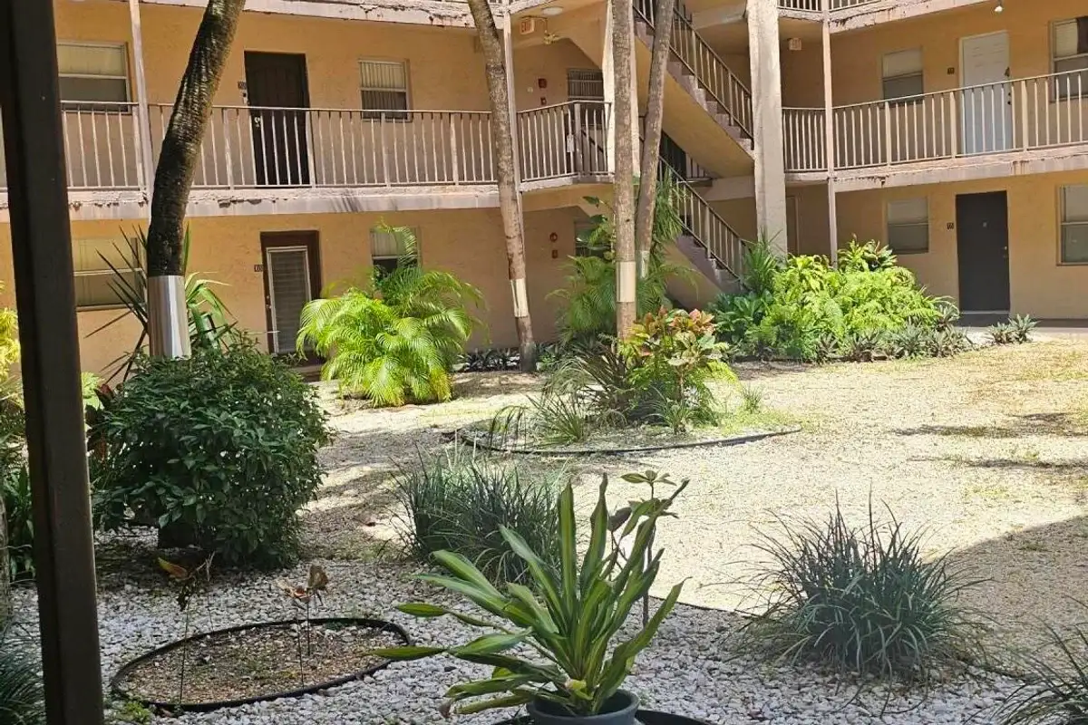 2840 Somerset Dr #418m, Lauderdale Lakes: photo 1 of 4
