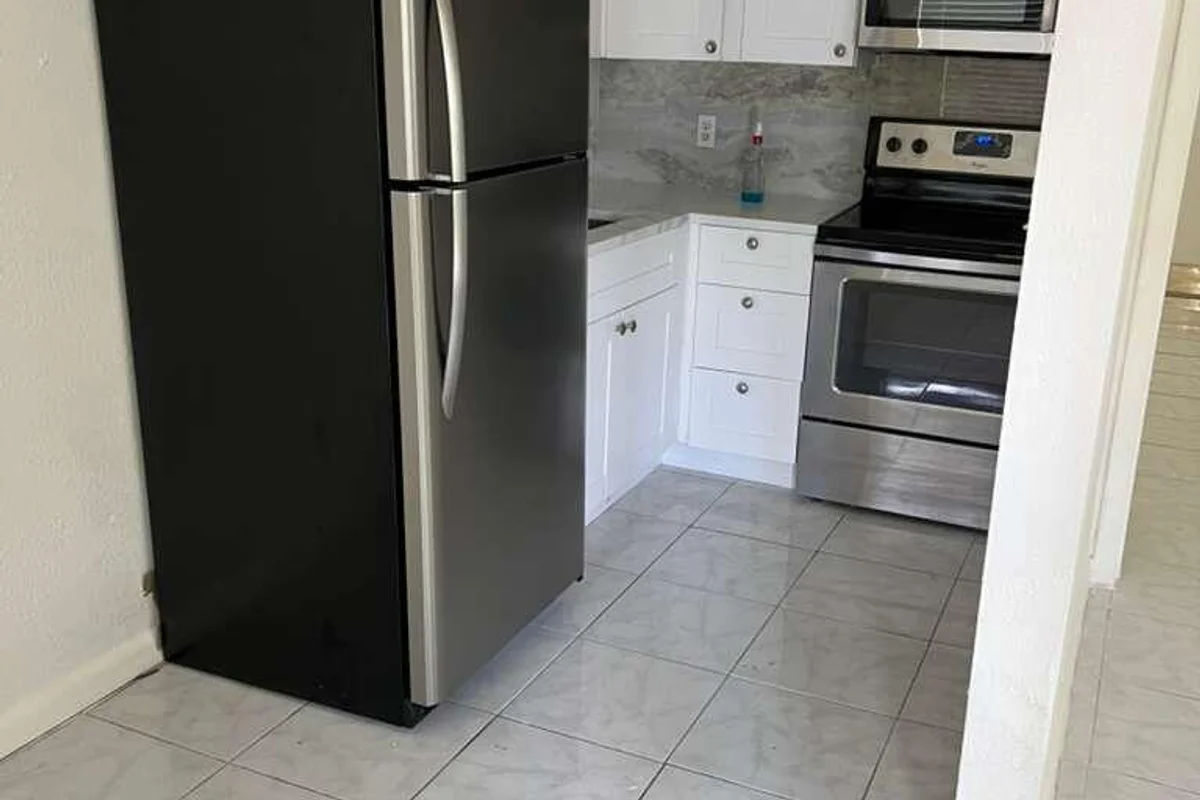 700 NW 3rd Ave #1-8, Fort Lauderdale: photo 1 of 8