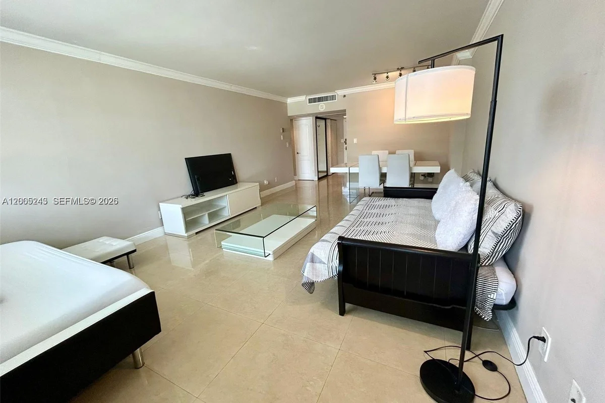 100 Lincoln Rd #1010, Miami Beach: photo 1 of 23