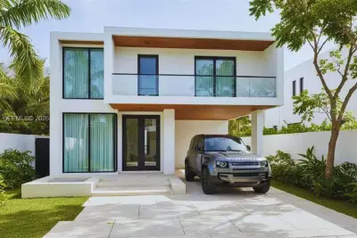 3637 Frow Ave, Miami: photo 1 of 17