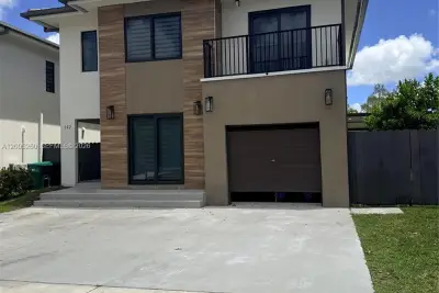 102 NW 10th Pl, Florida City: photo 1 of 40