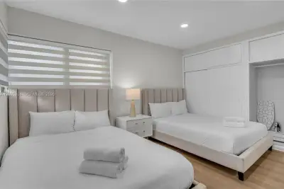 10006 E Bay Harbor Dr #11, Bay Harbor Islands: photo 1 of 17