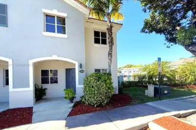 2914 SE 15th Ter, Homestead: photo 1 of 22