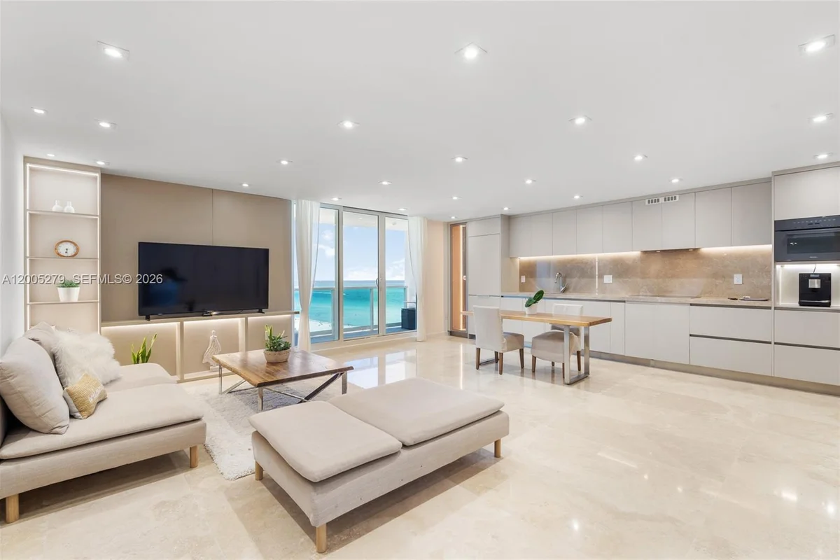 2301 Collins #1011, Miami Beach: photo 1 of 30