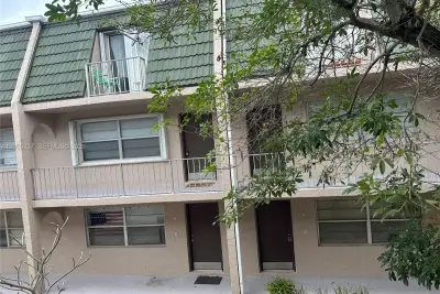 1100 SE 4th Ave #32, Deerfield Beach: photo 1 of 22
