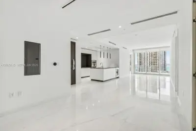 300 Biscayne Blvd Way #1002, Miami: photo 1 of 15