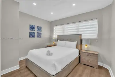 10006 E Bay Harbor Dr #16, Bay Harbor Islands: photo 1 of 16