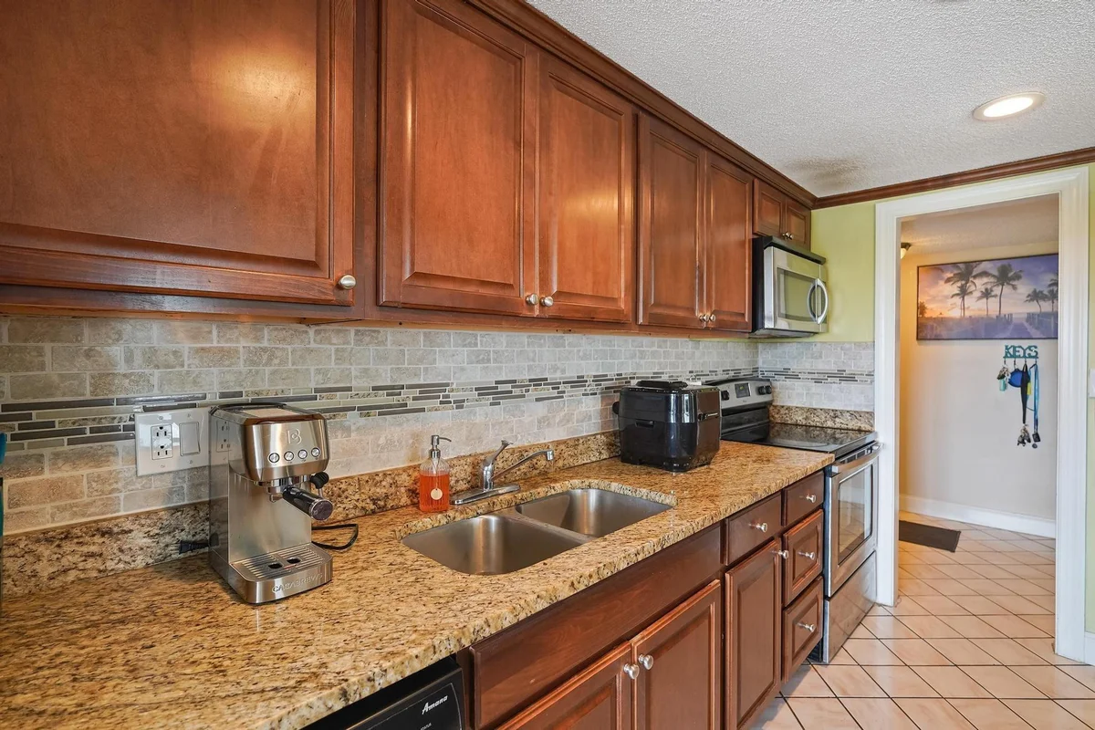 4174 Inverrary Dr #701, Lauderhill: photo 1 of 25