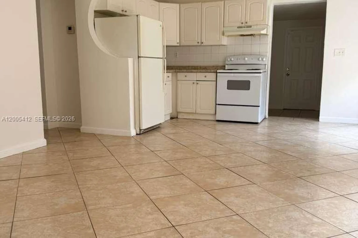 1942 Adams St #1944, Hollywood: photo 1 of 6