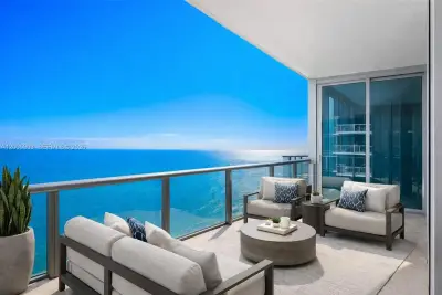17001 Collins Ave #4208, Sunny Isles Beach: photo 1 of 29