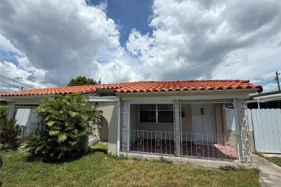 3361 SW 28th St, Miami: photo 1 of 17
