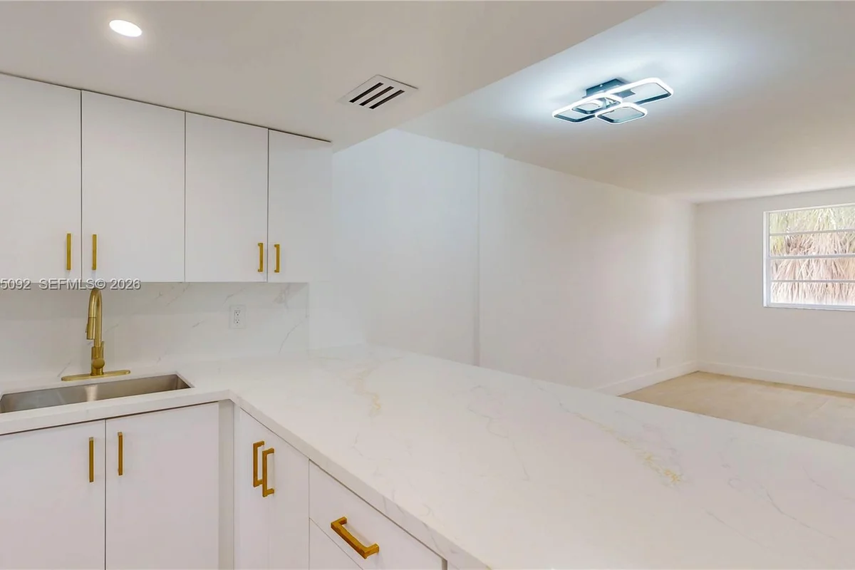 1333 E Hallandale Beach Blvd #326, Hallandale Beach: photo 1 of 38