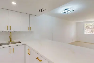 1333 E Hallandale Beach Blvd #326, Hallandale Beach: photo 1 of 38