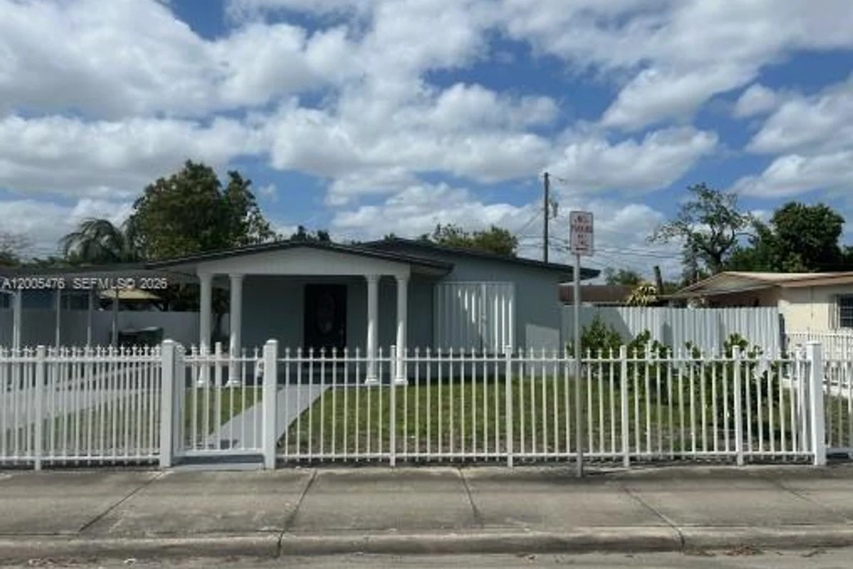 841 Hialeah Dr, Hialeah: photo 1 of 13