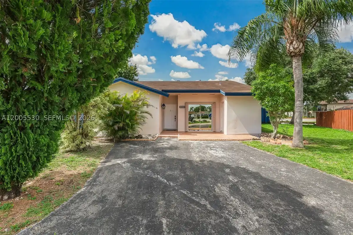 13890 SW 43rd Ter, Miami: photo 1 of 46