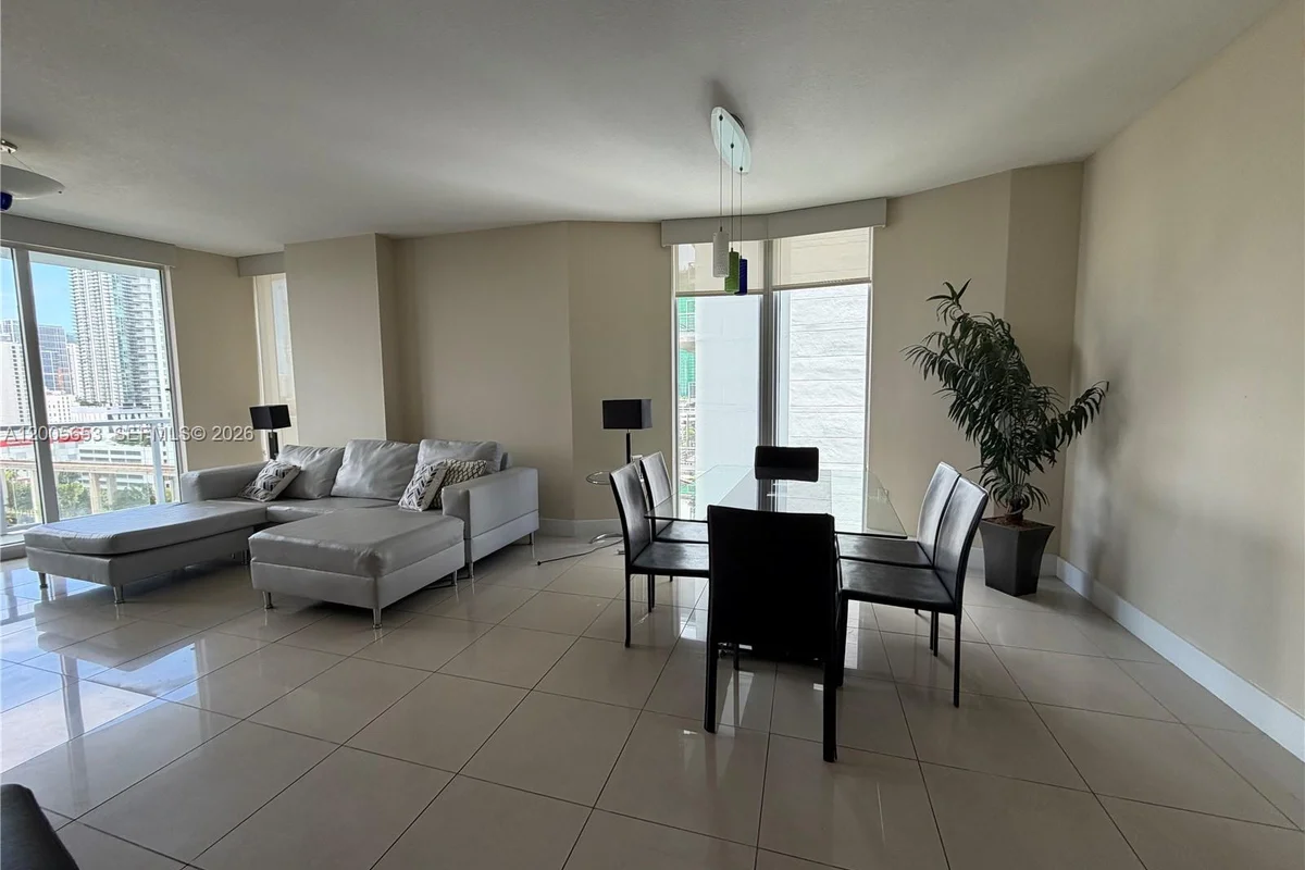 185 SW 7th St #1511, Miami: photo 1 of 23