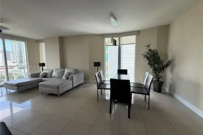 185 SW 7th St #1511, Miami: photo 1 of 23