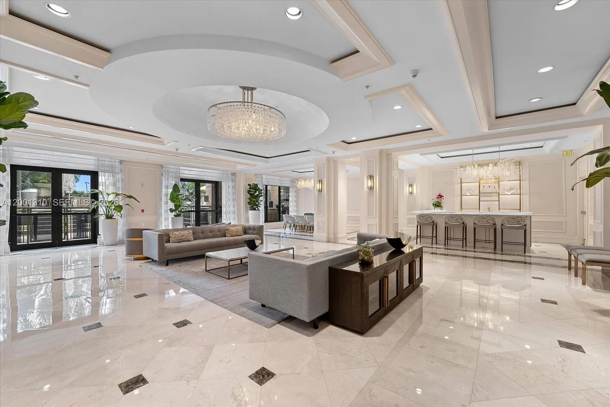 3400 SW 27th Ave #201, Miami: photo 1 of 10