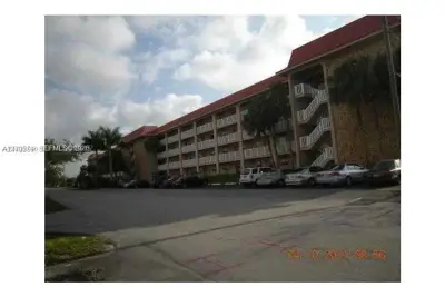1700 NW 58th Ter #3M, Sunrise: photo 1 of 6