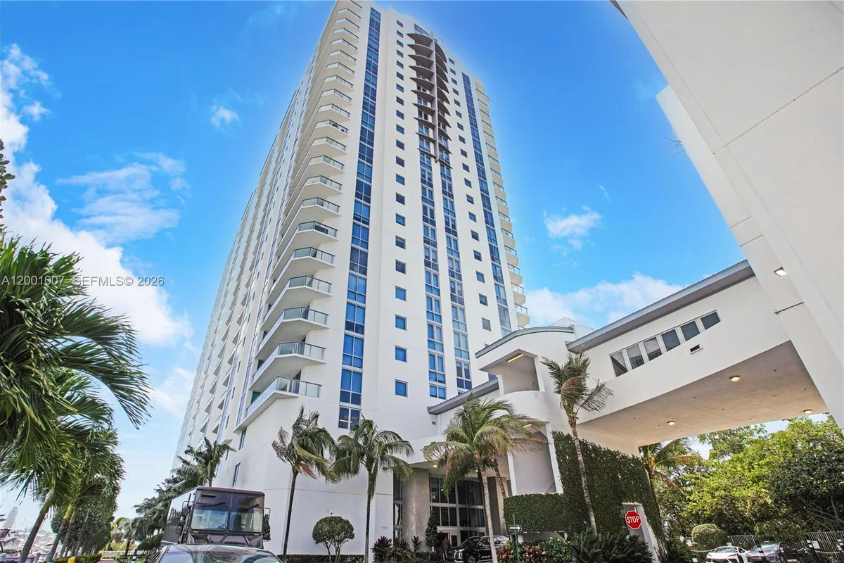 17111 Biscayne Blvd #2008, North Miami Beach: photo 1 of 20