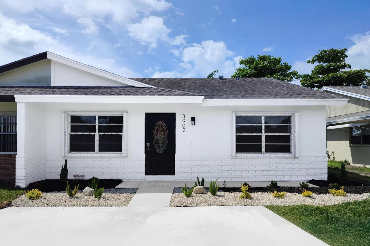 3902 Harwood St, West Palm Beach: photo 1 of 25