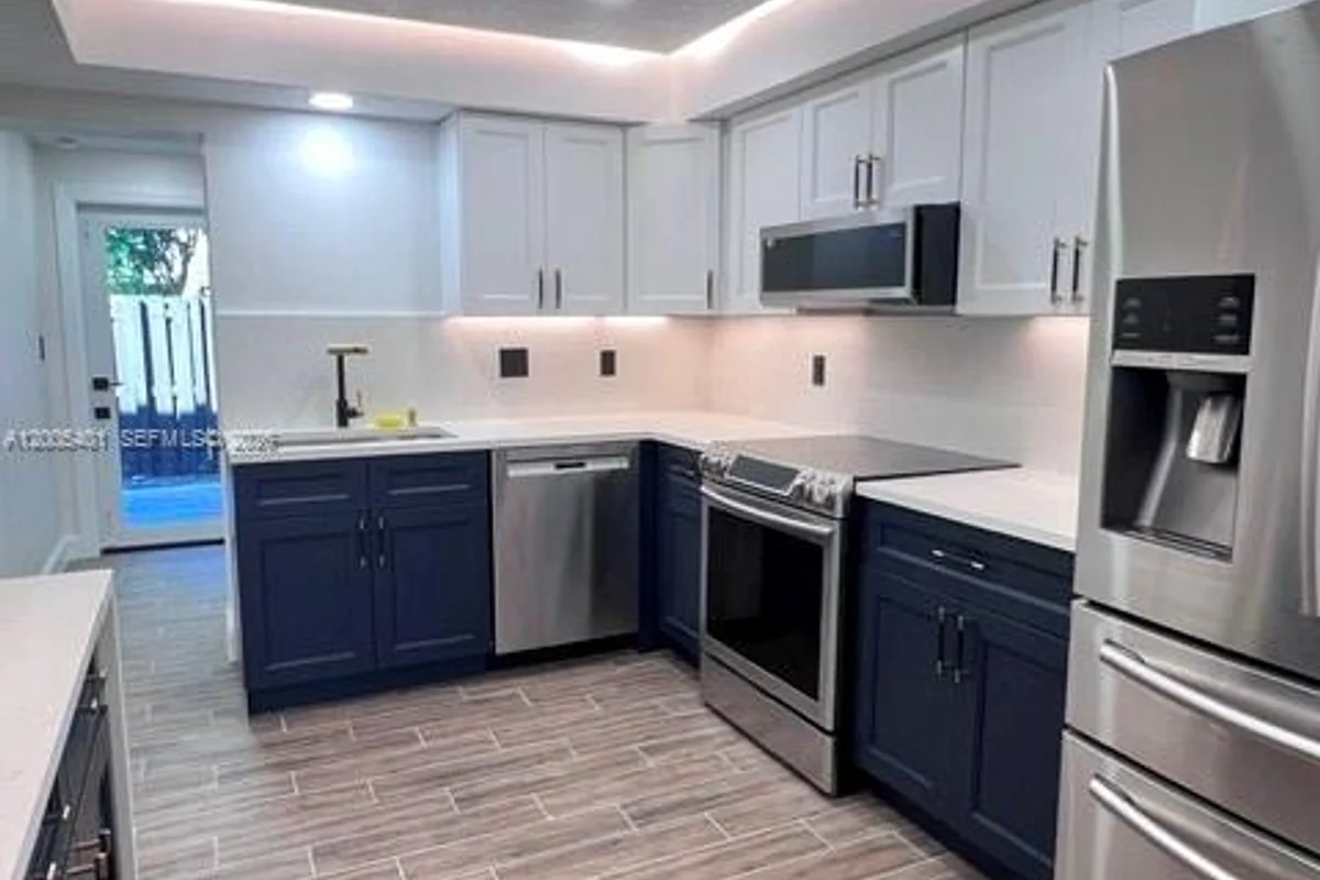 8761 SW 137th Ave, Miami: photo 1 of 34