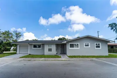 2260 Charleston St, Hollywood: photo 1 of 31