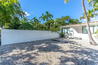 12344 NE 9th Ave, North Miami: photo 1 of 29