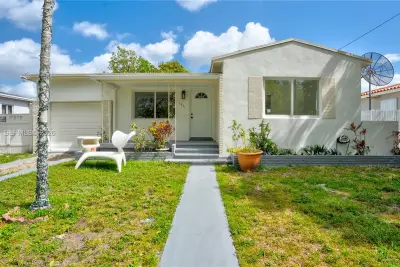 1921 NE 158th St, North Miami Beach: photo 1 of 30