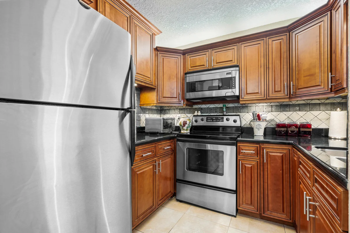 400 NE 20th St #B204, Boca Raton: photo 1 of 17
