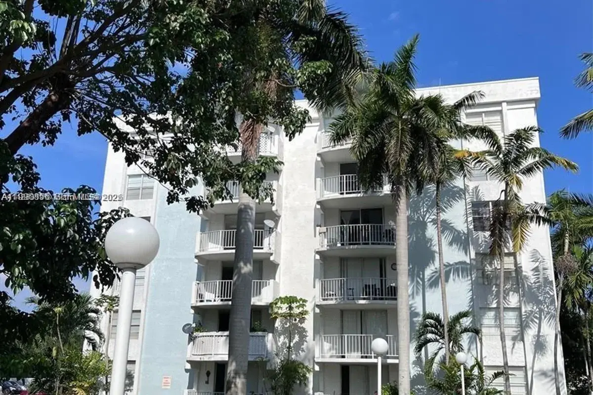 486 NW 165th St Rd #B-405, Miami: photo 1 of 20
