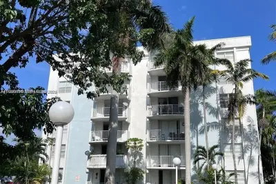 486 NW 165th St Rd #B-405, Miami: photo 1 of 20
