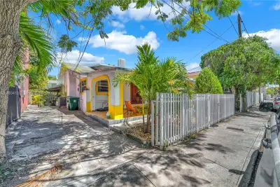 219 SW 6th Ave, Miami: photo 1 of 27
