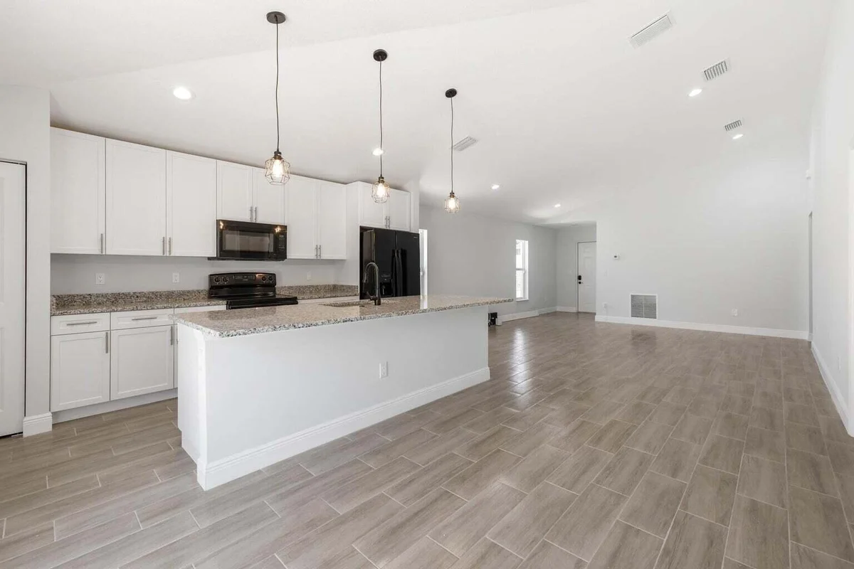 1132 11th St, West Palm Beach: photo 1 of 17