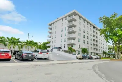 6000 NE 22nd Way #7D, Fort Lauderdale: photo 1 of 18