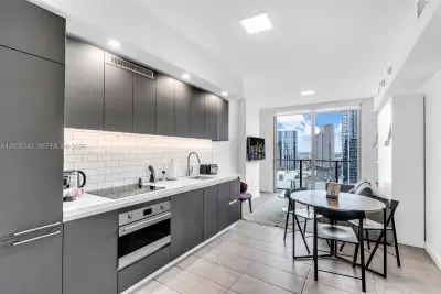 227 NE 2nd St #2503, Miami: photo 1 of 23