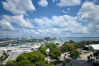 398 NE 5th St #4313, Miami: photo 1 of 20