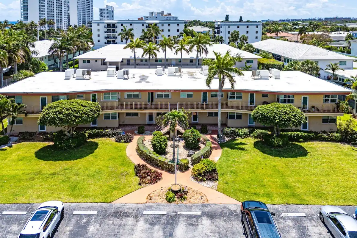 930 Osceola Dr #9, Boca Raton: photo 1 of 36
