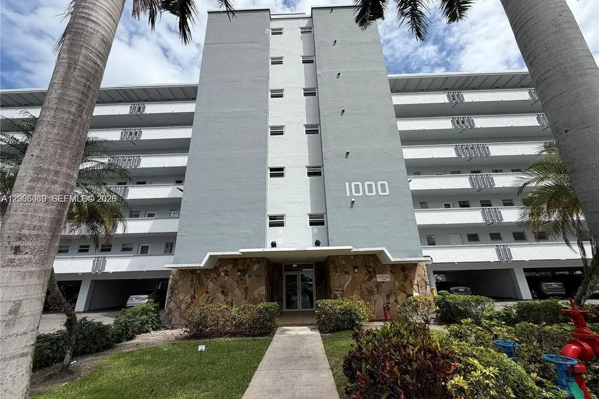 1000 NE 14th Ave #210, Hallandale Beach: photo 1 of 19