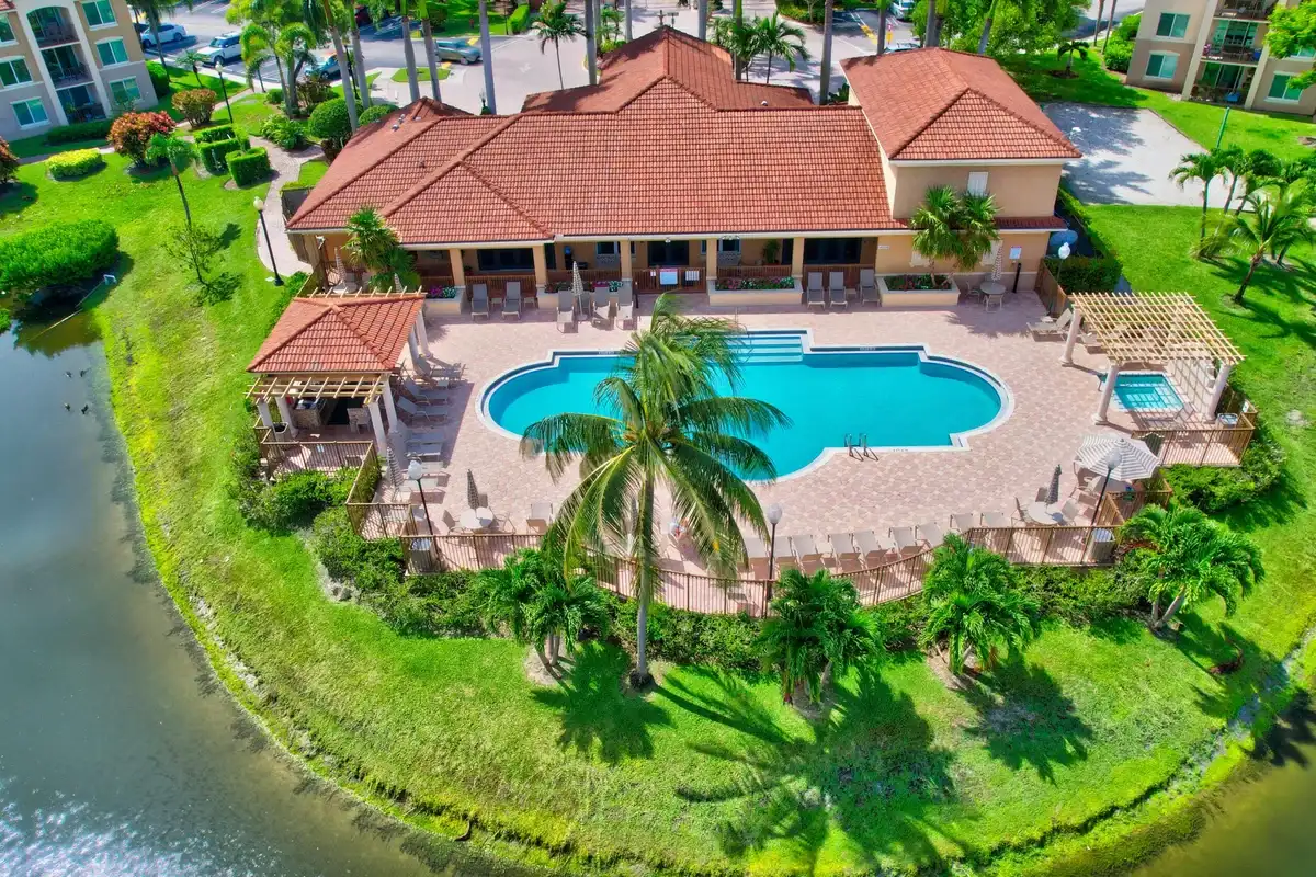 116 Villa Cir, Boynton Beach: photo 1 of 40